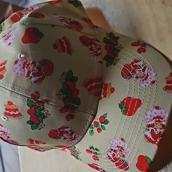 STRAWBERRY SHORTCAKE BASEBALL CAP - Picture 2 of 11